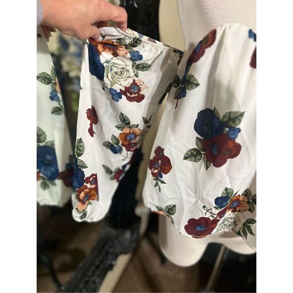 4SI3NNA Sexy Floral Cold Shoulder Long Sleeve Blouse Size Small - Picture 2 of 5